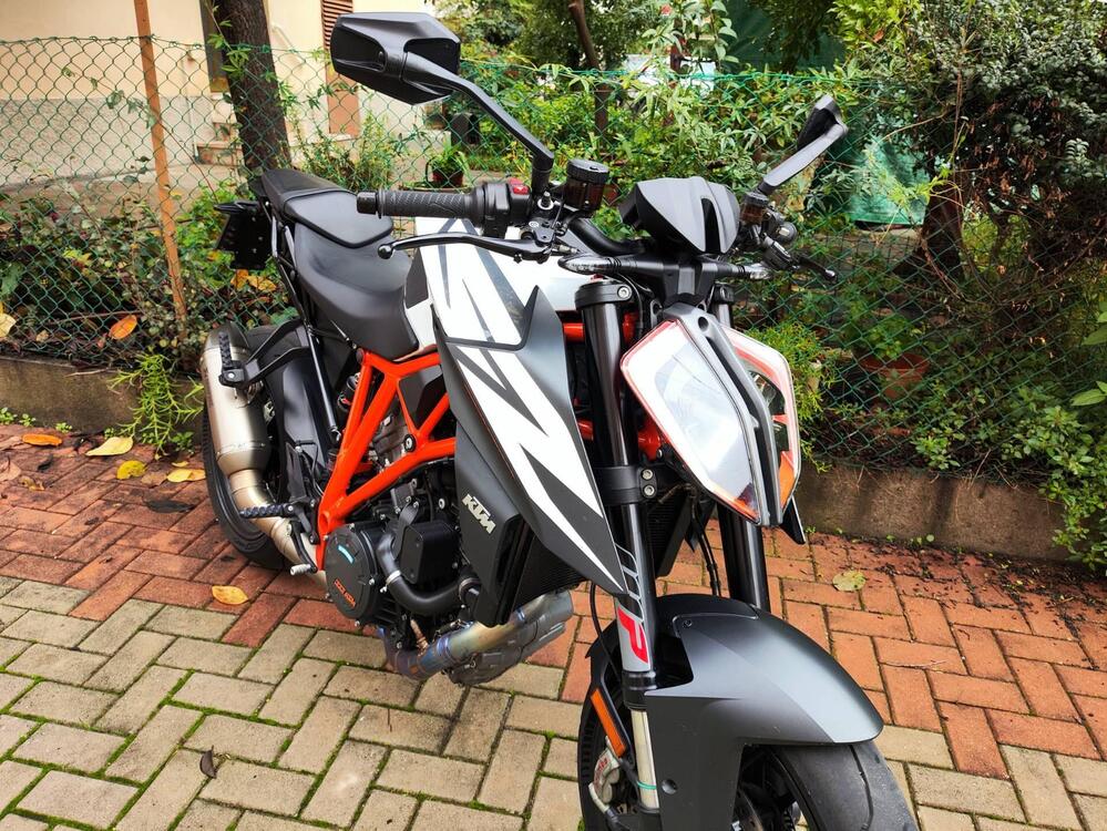 KTM 1290 Super Duke R (2019) (3)