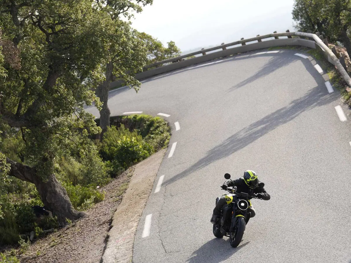 Husqvarna Vitpilen 801. Come va, pregi e difetti [VIDEO E GALLERY] (2)