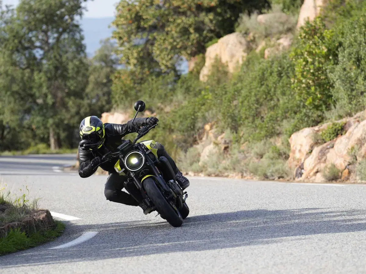 Husqvarna Vitpilen 801. Come va, pregi e difetti [VIDEO E GALLERY] (3)