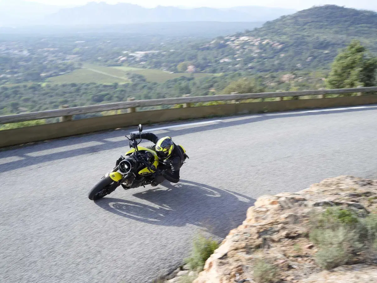 Husqvarna Vitpilen 801. Come va, pregi e difetti [VIDEO E GALLERY] (6)
