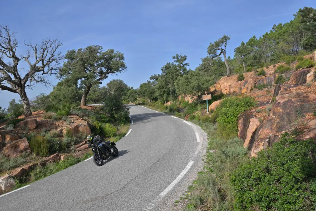 Husqvarna Vitpilen 801. Come va, pregi e difetti [VIDEO E GALLERY] (12)