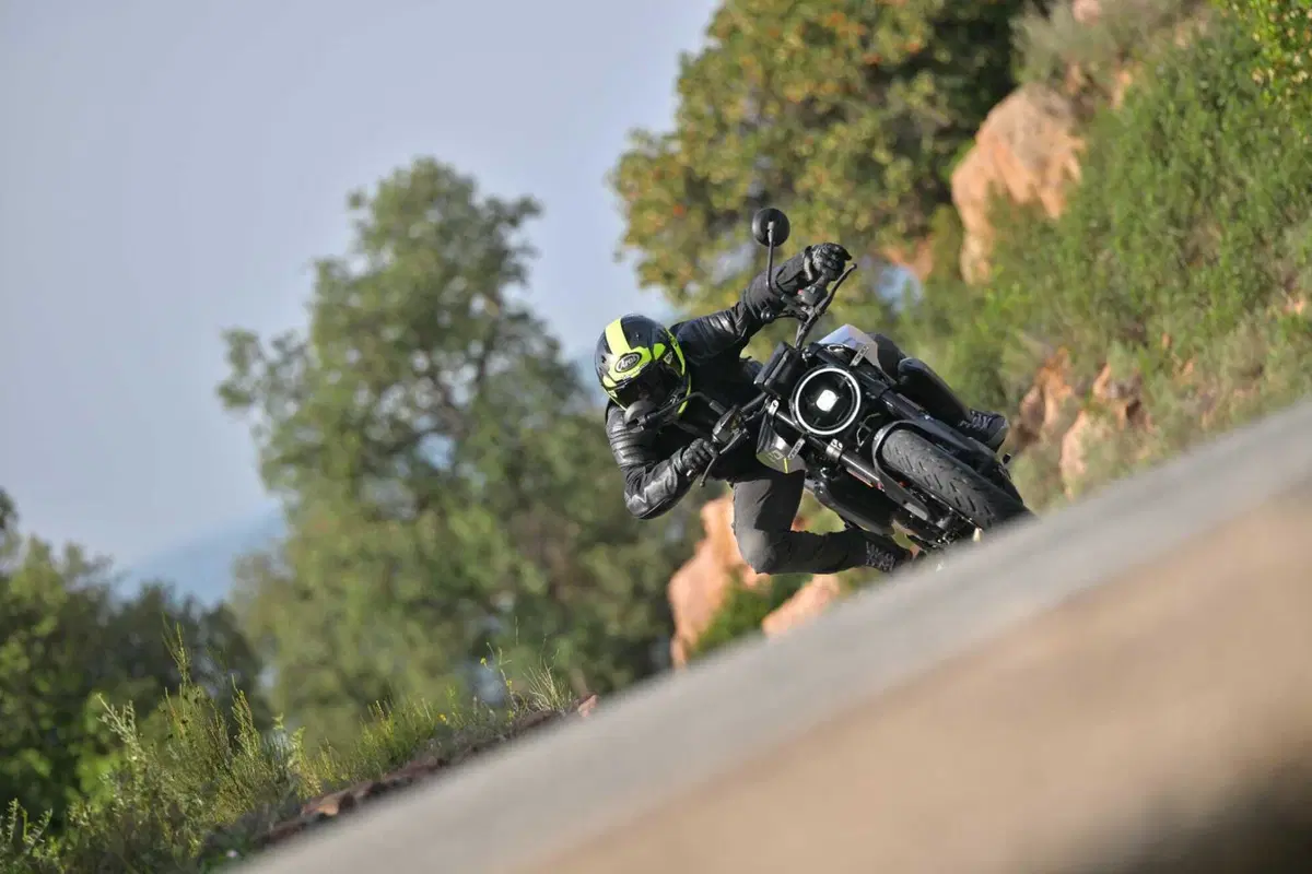 Husqvarna Vitpilen 801. Come va, pregi e difetti [VIDEO E GALLERY] (13)