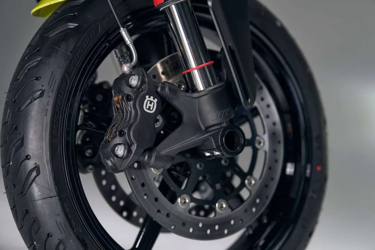 Husqvarna Vitpilen 801. Come va, pregi e difetti [VIDEO E GALLERY] (21)