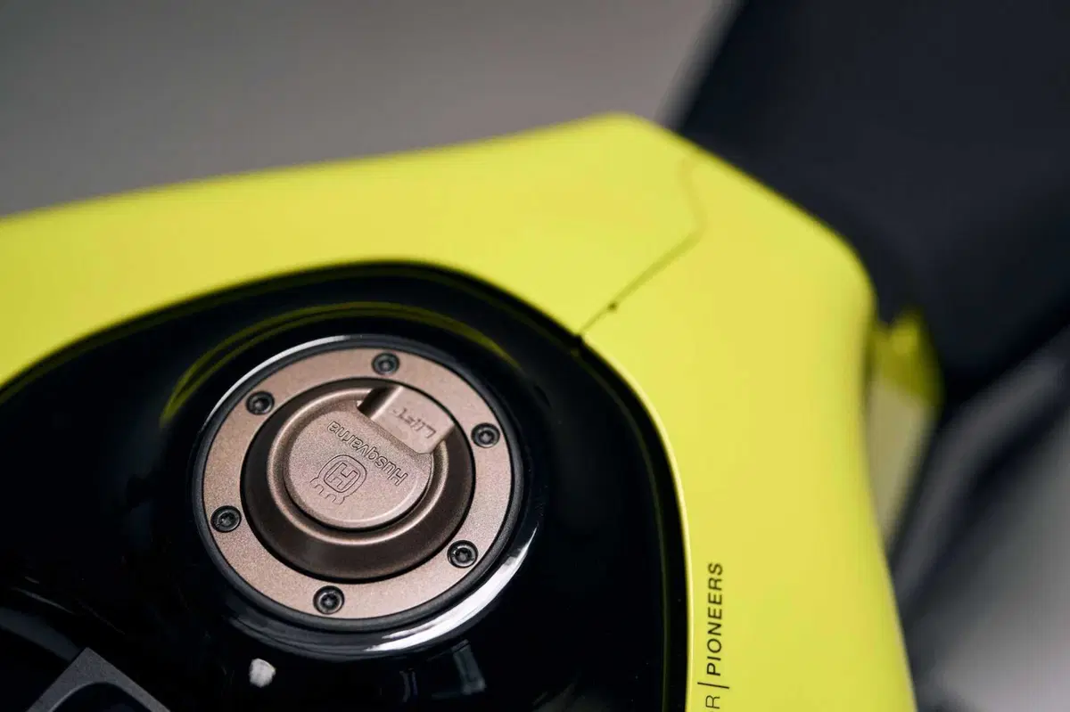 Husqvarna Vitpilen 801. Come va, pregi e difetti [VIDEO E GALLERY] (33)