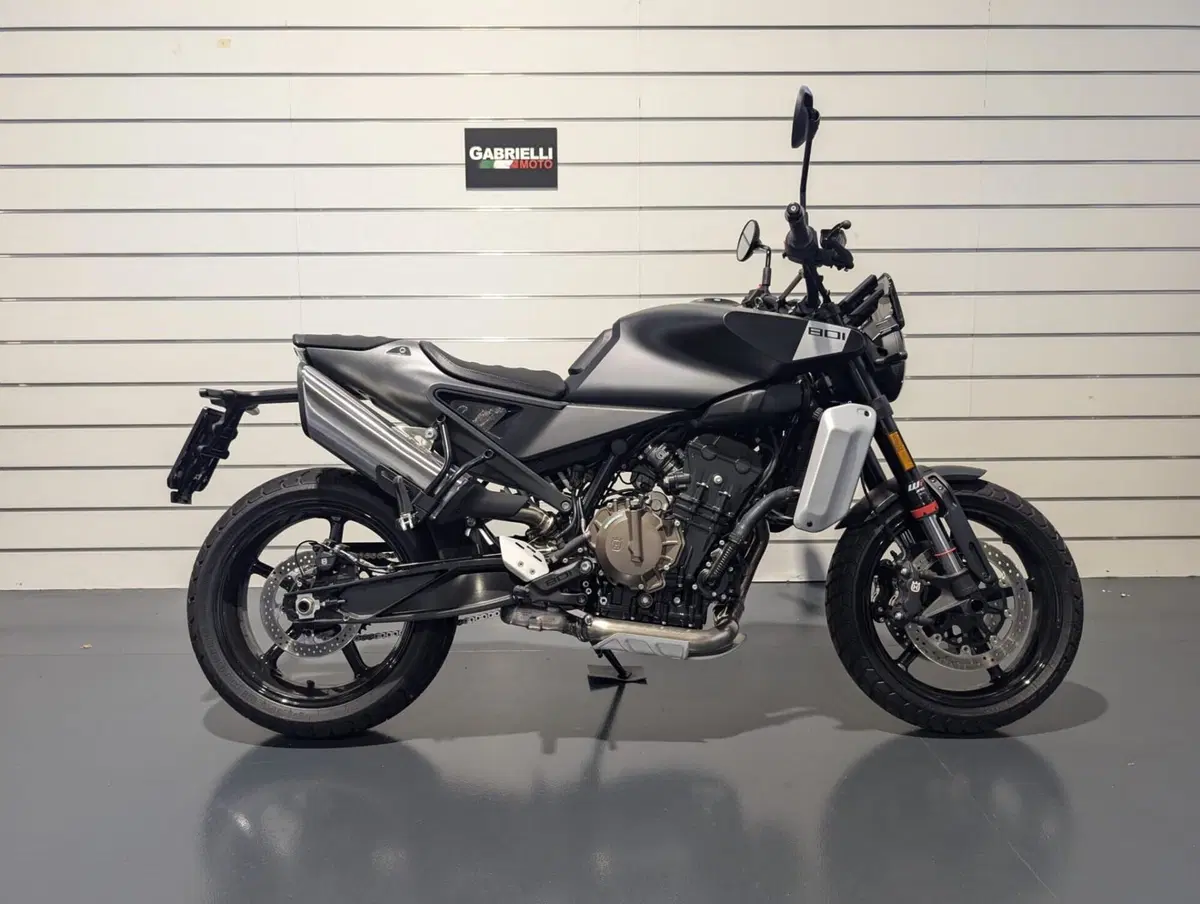 Husqvarna Svartpilen 801 (2024 - 26)