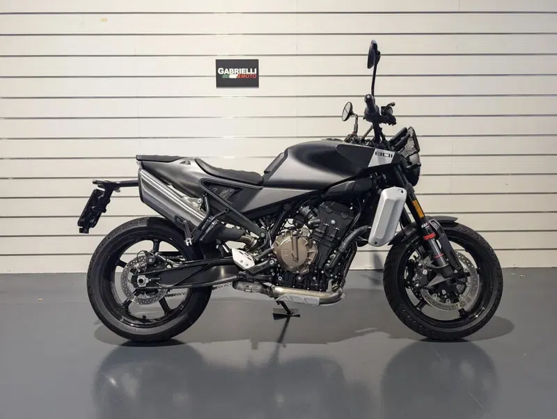 Husqvarna Svartpilen 801 (2024 - 26)