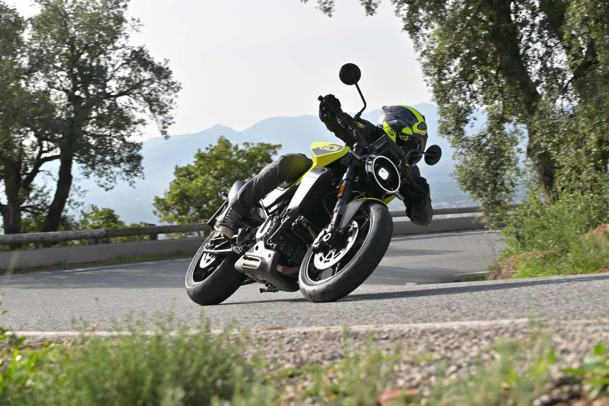 Husqvarna Vitpilen 801. Come va, pregi e difetti [VIDEO E GALLERY]