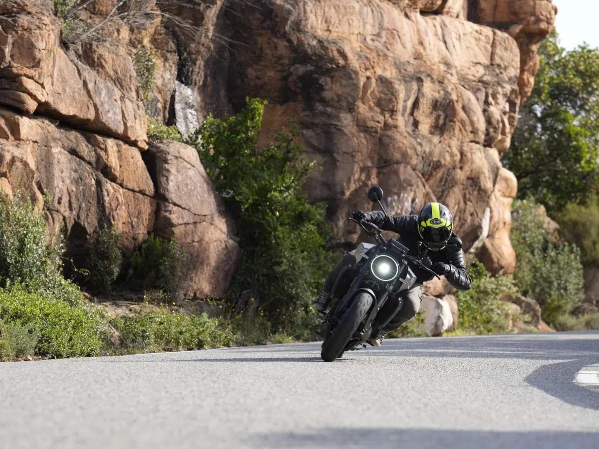 Husqvarna Vitpilen 801. Come va, pregi e difetti [VIDEO E GALLERY] (5)