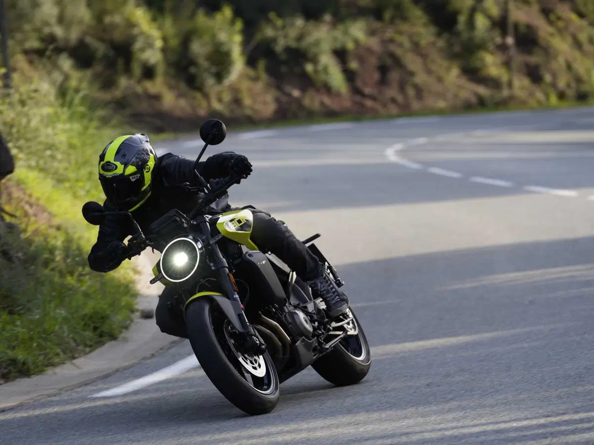 Husqvarna Vitpilen 801. Come va, pregi e difetti [VIDEO E GALLERY] (9)