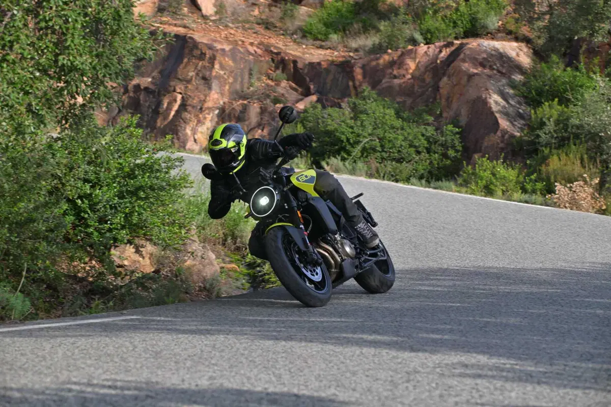 Husqvarna Vitpilen 801. Come va, pregi e difetti [VIDEO E GALLERY] (10)