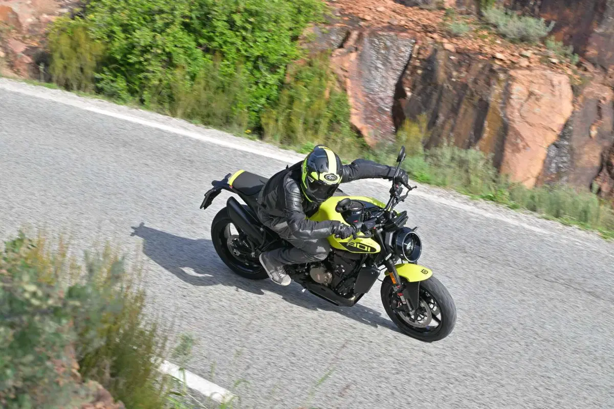 Husqvarna Vitpilen 801. Come va, pregi e difetti [VIDEO E GALLERY] (16)
