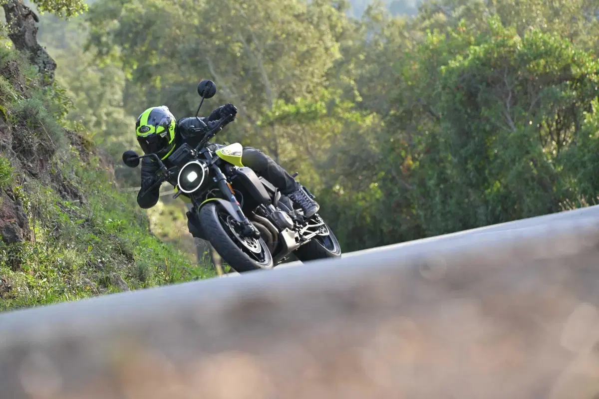 Husqvarna Vitpilen 801. Come va, pregi e difetti [VIDEO E GALLERY] (17)