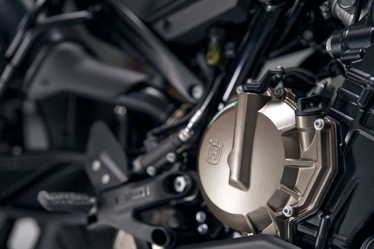 Husqvarna Vitpilen 801. Come va, pregi e difetti [VIDEO E GALLERY] (24)