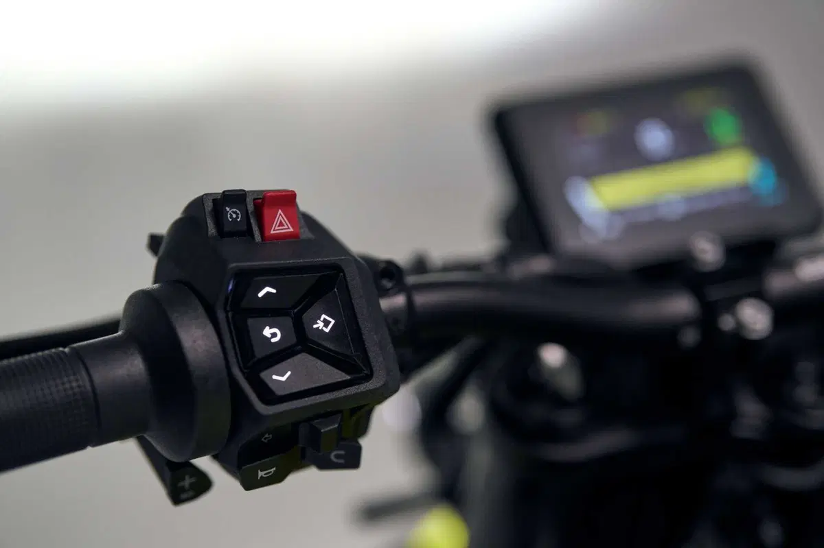Husqvarna Vitpilen 801. Come va, pregi e difetti [VIDEO E GALLERY] (30)