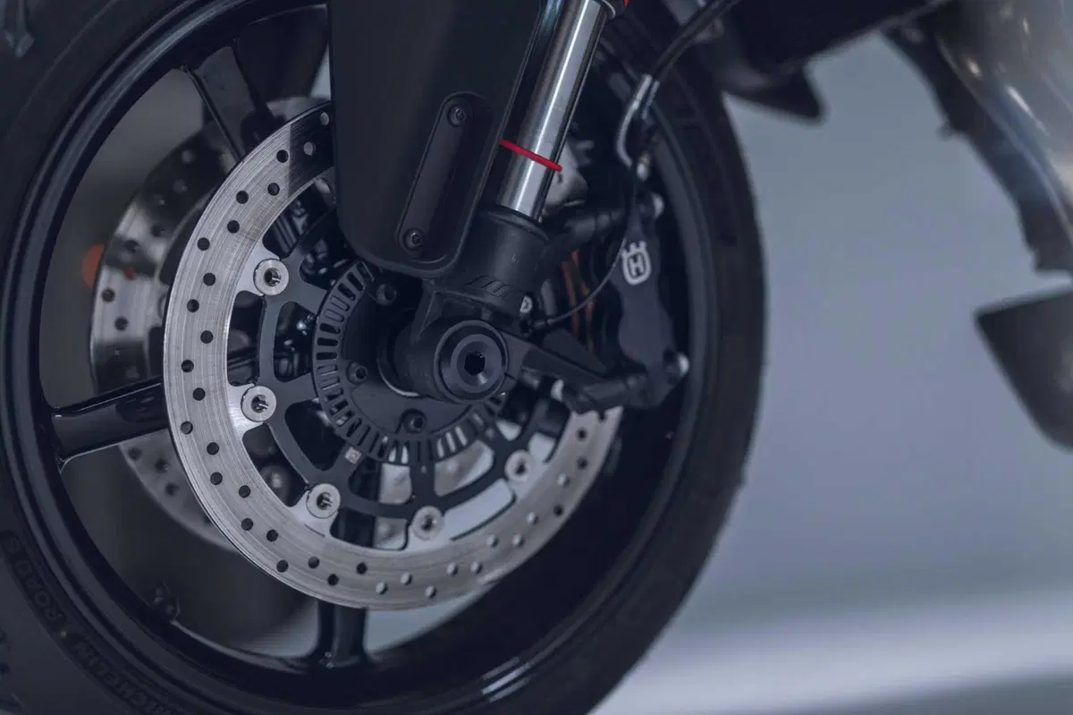 Husqvarna Vitpilen 801. Come va, pregi e difetti [VIDEO E GALLERY] (59)