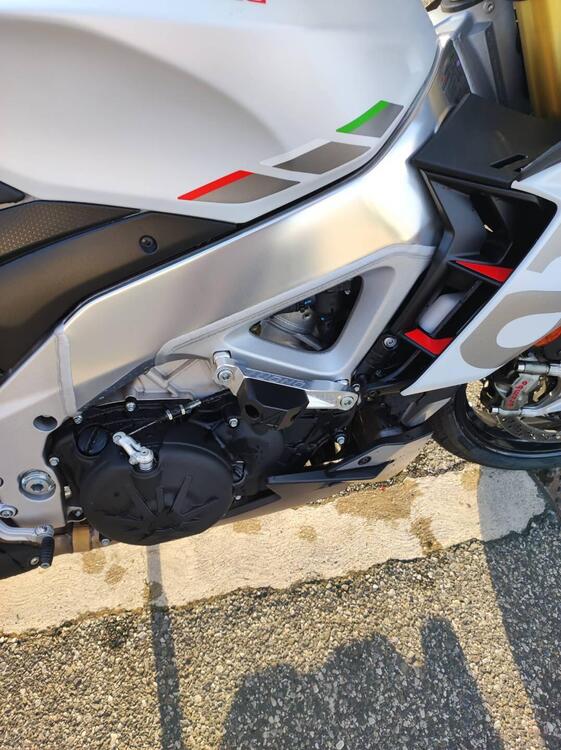 Aprilia Tuono 1100 V4 (2021 - 24) (4)