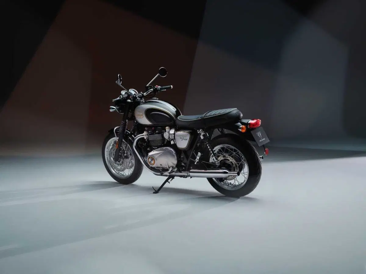 Triumph ritorna ad inizio Novecento con la Icon Edition su 7 modelli (37)