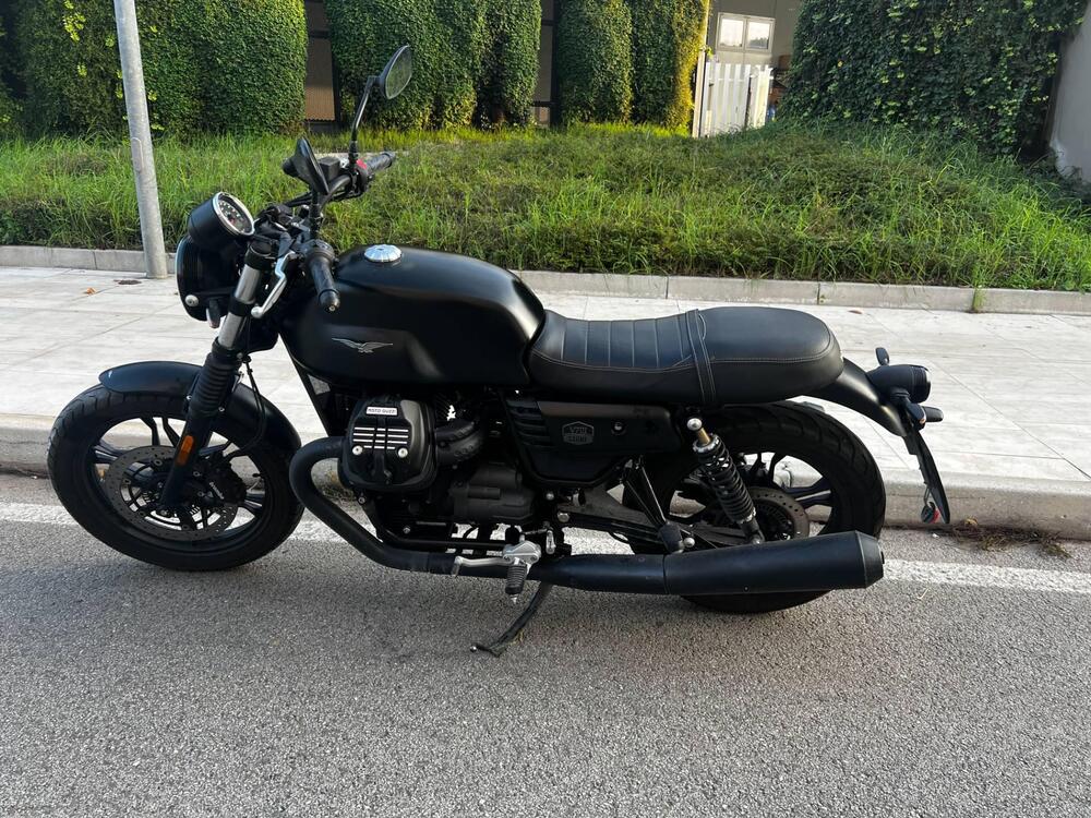 Moto Guzzi V7 III Stone Night Pack (2019 - 20) (2)