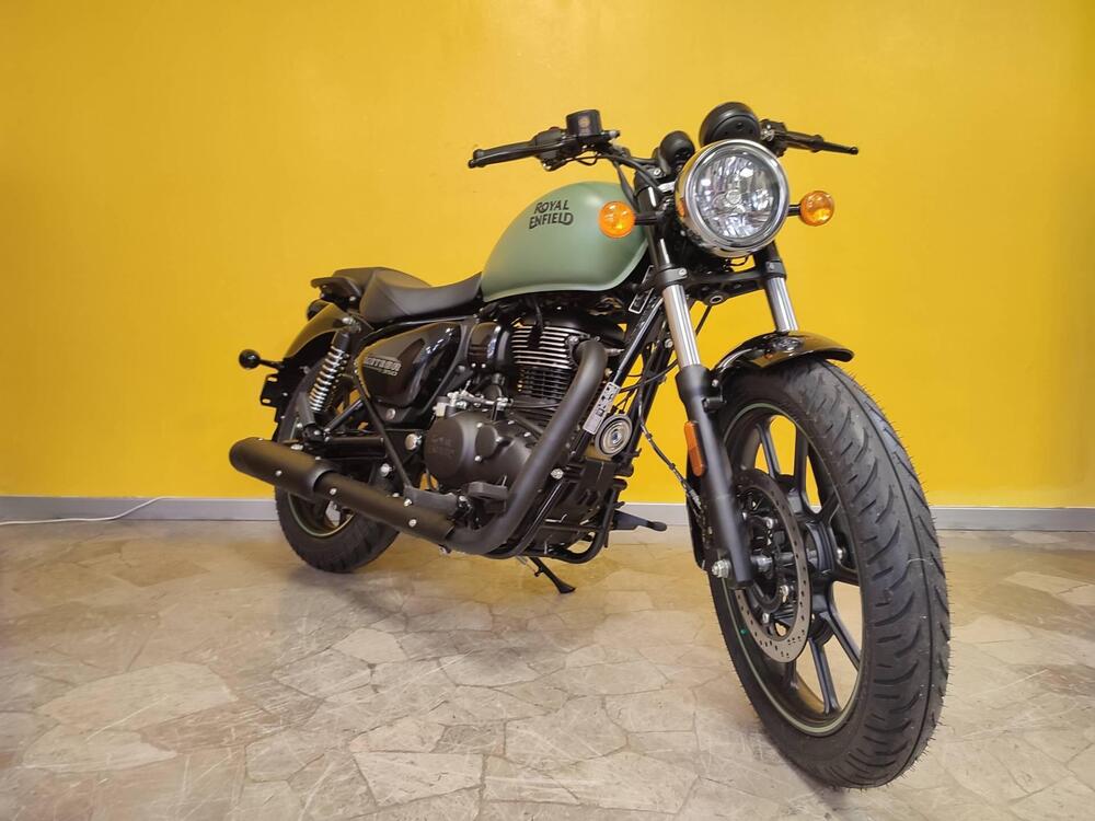 Royal Enfield Meteor 350 Fireball (2021 - 24) (2)