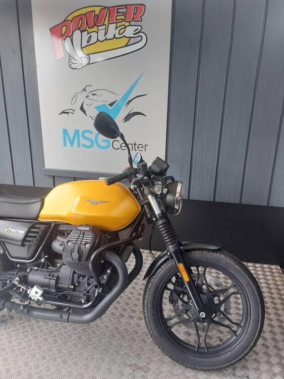 Moto Guzzi V7 III Stone (2017 - 20) (2)