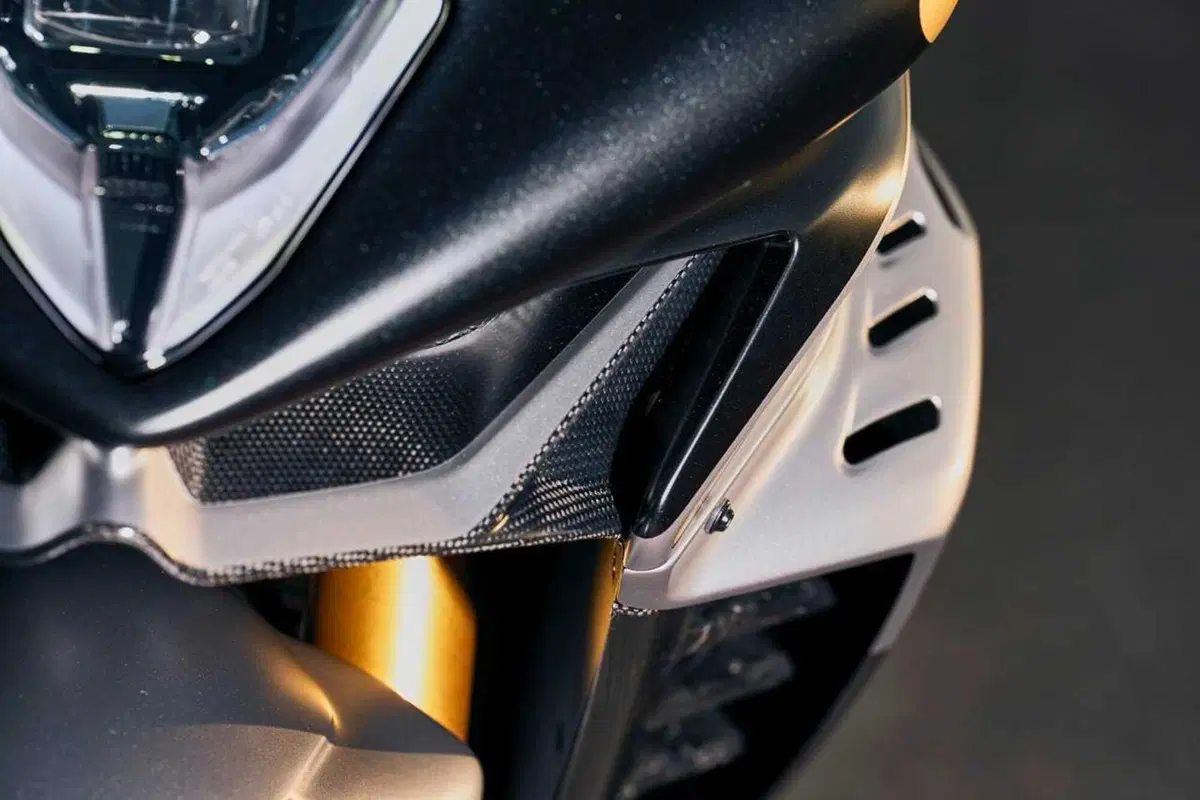 MV Agusta F3 Competizione, la Supersport più bella ed elitaria [EMBARGO 31/10 ore 17] (4)