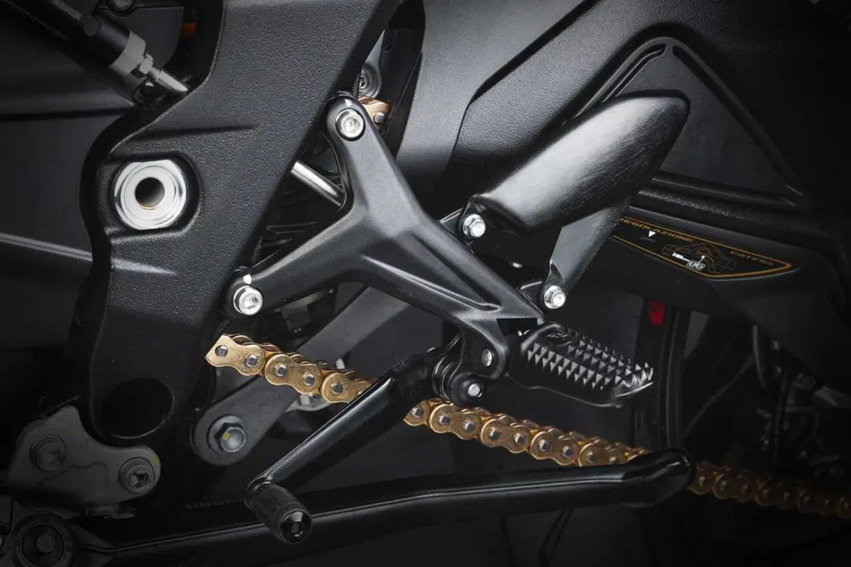 MV Agusta F3 Competizione, la Supersport più bella ed elitaria [EMBARGO 31/10 ore 17] (50)