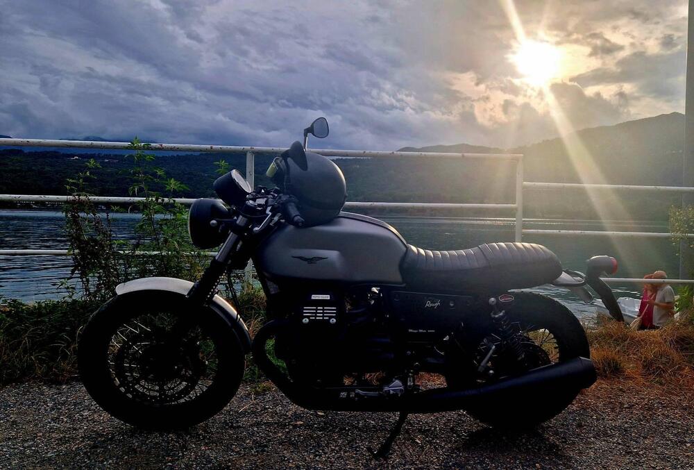 Moto Guzzi V7 III Rough (2018 - 20) (5)