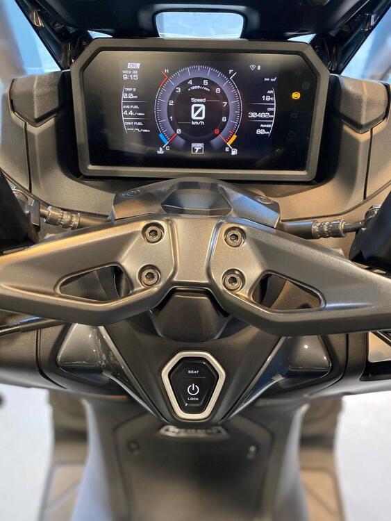 Yamaha T-Max 560 Tech Max (2022 - 24) (3)