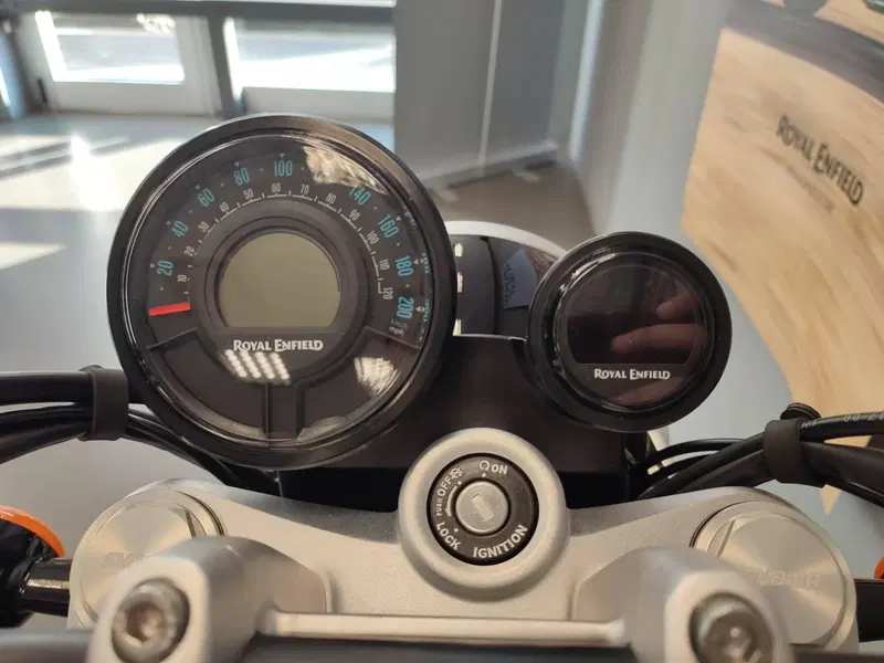 Royal Enfield Super Meteor 650 (2023 - 26) (5)
