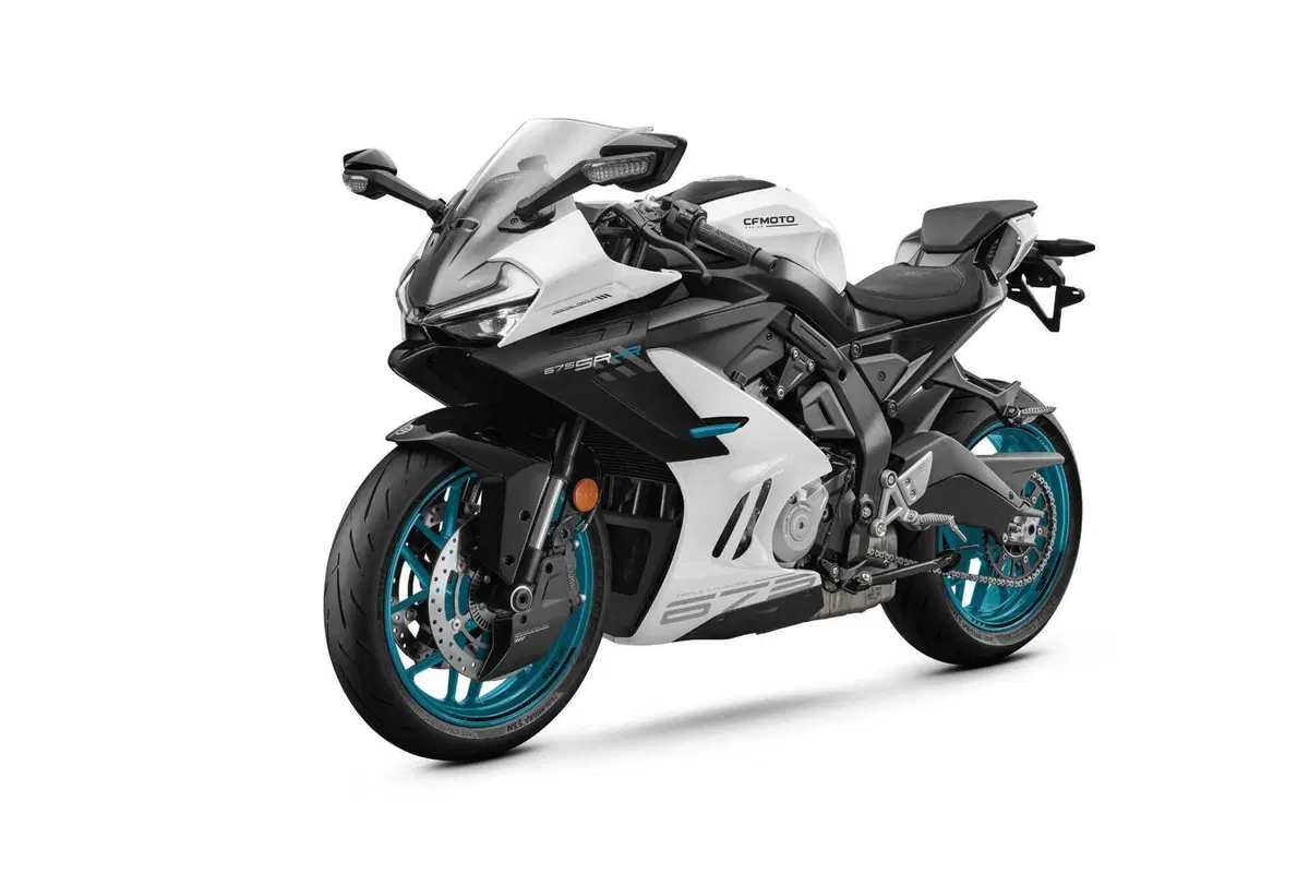 Ecco la CFMOTO 675SR-R: la sportiva con motore tre cilindri da 95 cv e 198 kg di peso (3)