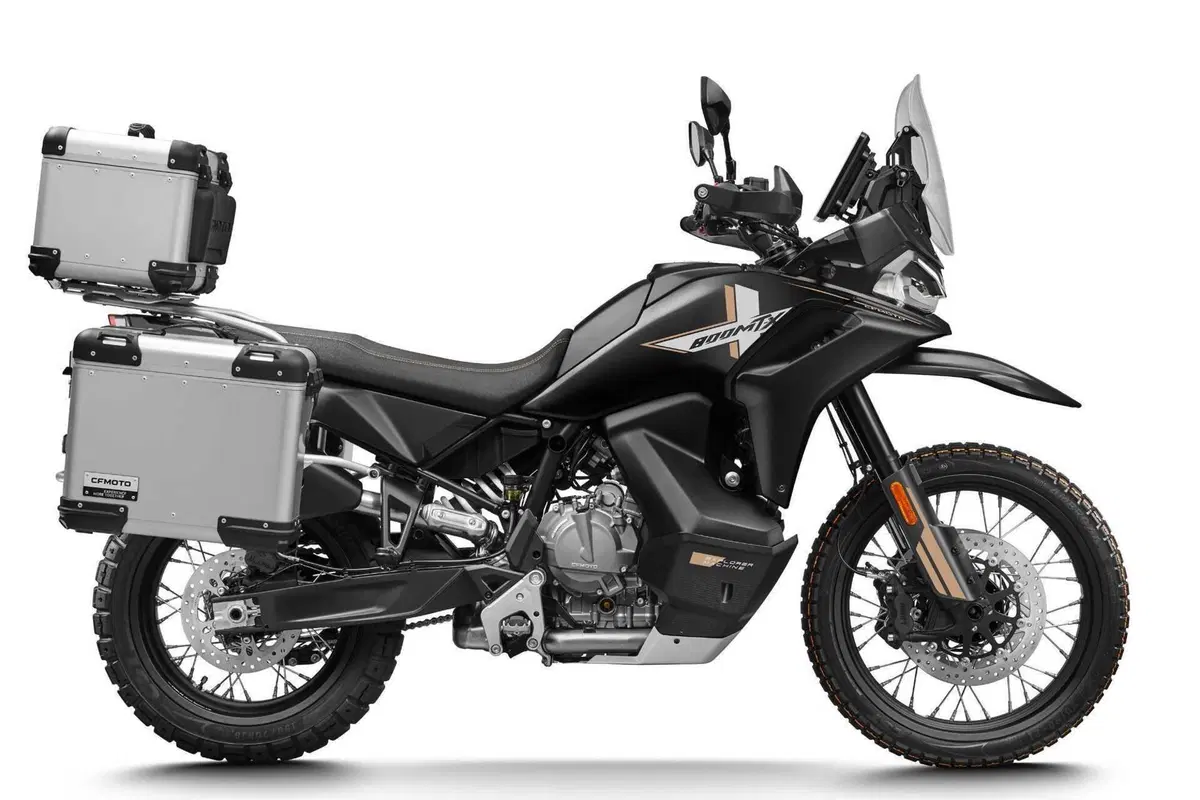 Svelata a EICMA 2024 la CFMOTO 800MT-X: previste due versioni entrambe con IMU e motore da 95 CV (2)