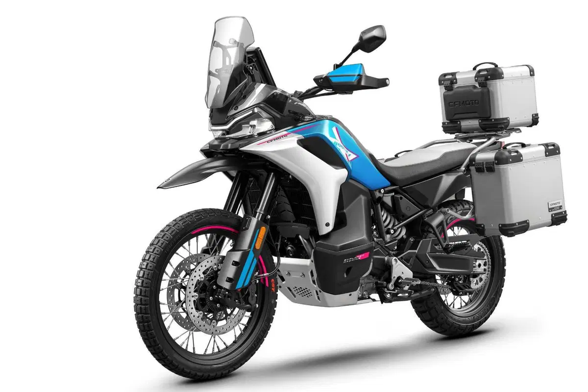 Svelata a EICMA 2024 la CFMOTO 800MT-X: previste due versioni entrambe con IMU e motore da 95 CV (3)