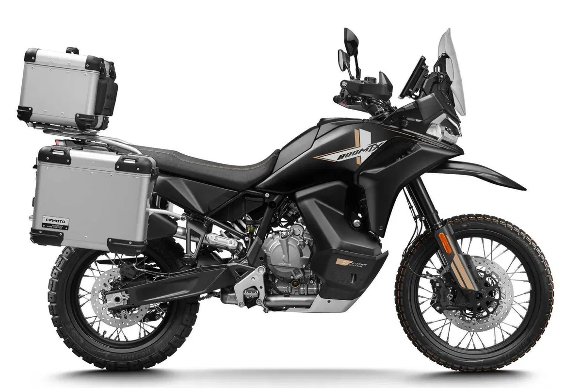 Svelata a EICMA 2024 la CFMOTO 800MT-X: previste due versioni entrambe con IMU e motore da 95 CV (4)