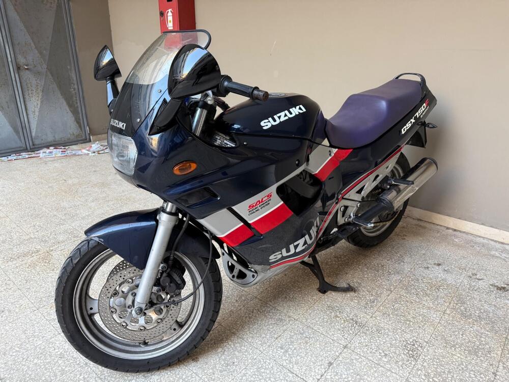 Suzuki GSX 750 F