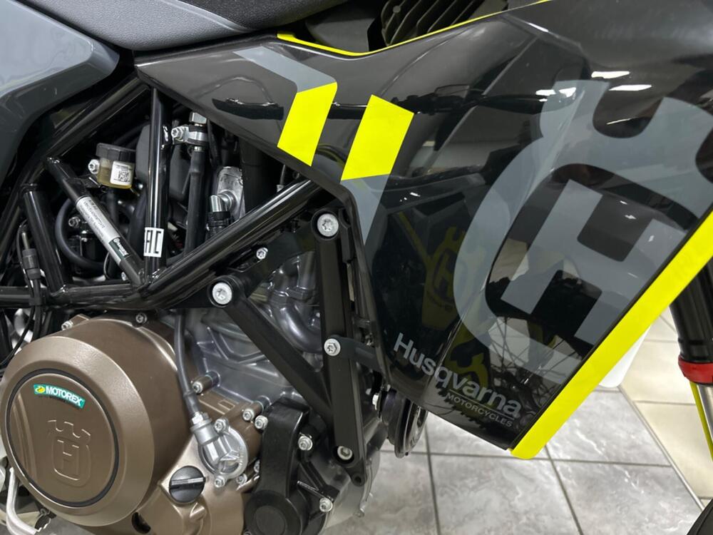 Husqvarna 701 Supermoto (2023 - 24) (3)