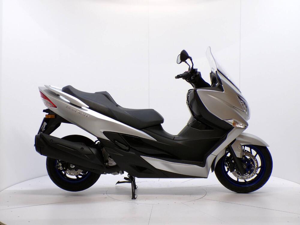 Suzuki Burgman 400 (2022 - 24) (3)