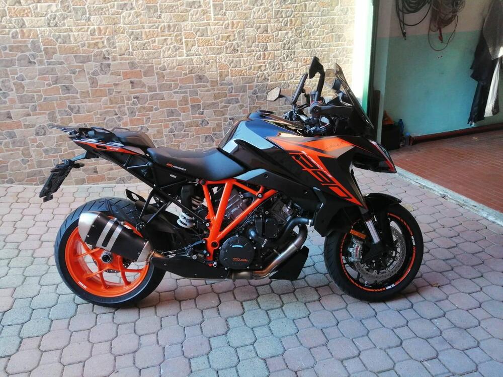 KTM 1290 Super Duke GT (2021) (4)