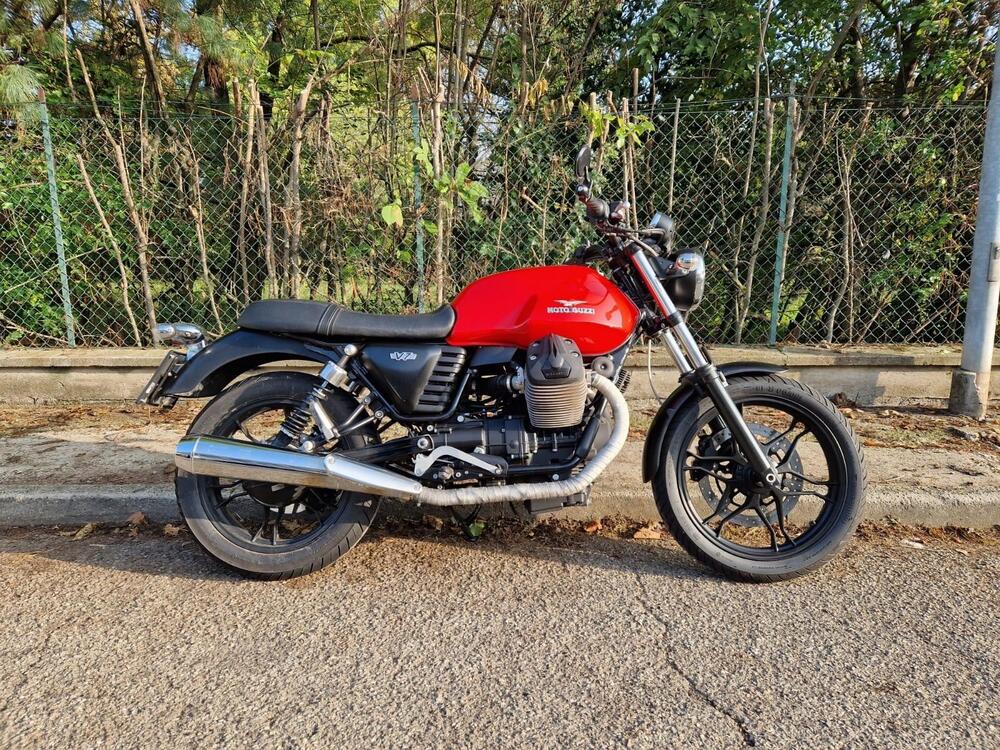 Moto Guzzi V7 II Stone (2015 - 17)