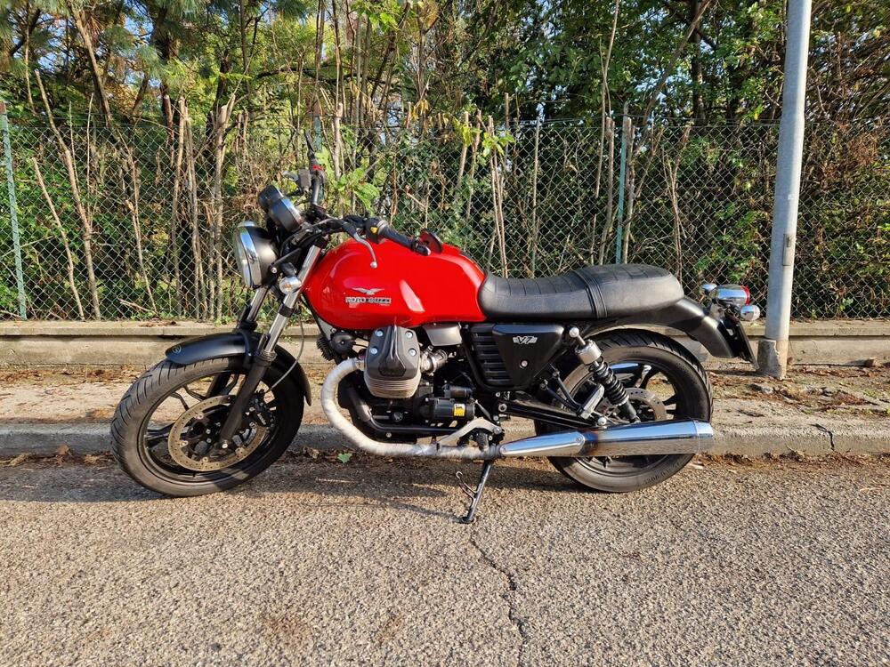 Moto Guzzi V7 II Stone (2015 - 17) (4)