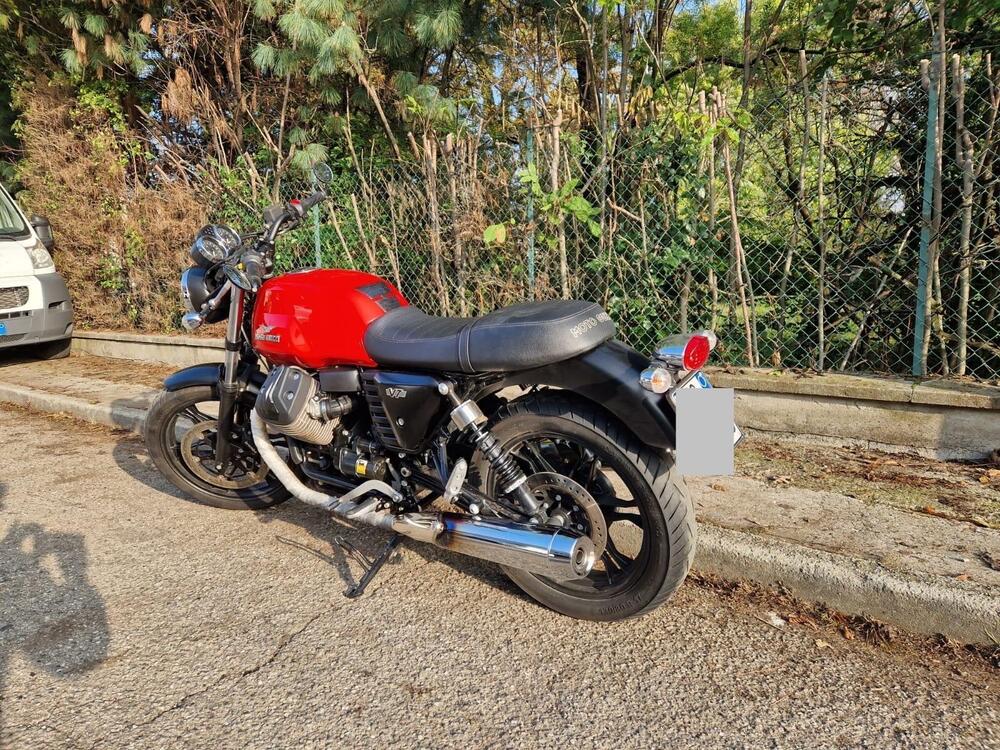 Moto Guzzi V7 II Stone (2015 - 17) (5)