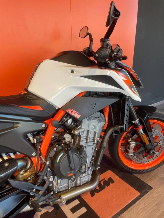 KTM 890 Duke R (2021) (3)