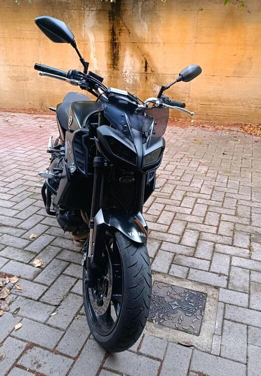 Yamaha MT-09 (2017 - 20) (2)