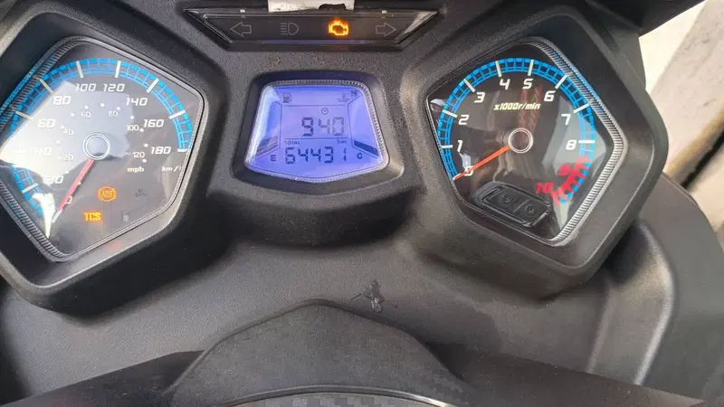Sym Joymax 300 Z+ (2021 - 24) (4)