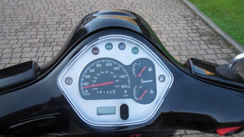 Vespa GTS 300 (2010 - 14) (2)