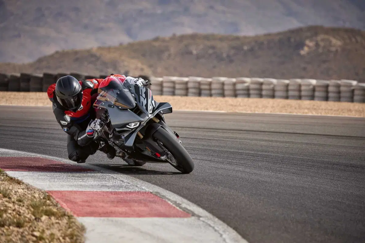 Nuove BMW M 1000 RR 2025, BMW S 1000 RR 2025 [GALLERY]