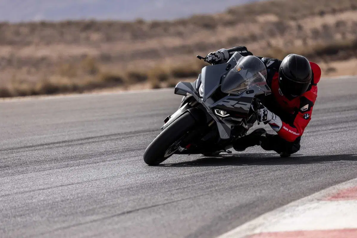 Nuove BMW M 1000 RR 2025, BMW S 1000 RR 2025 [GALLERY] (2)