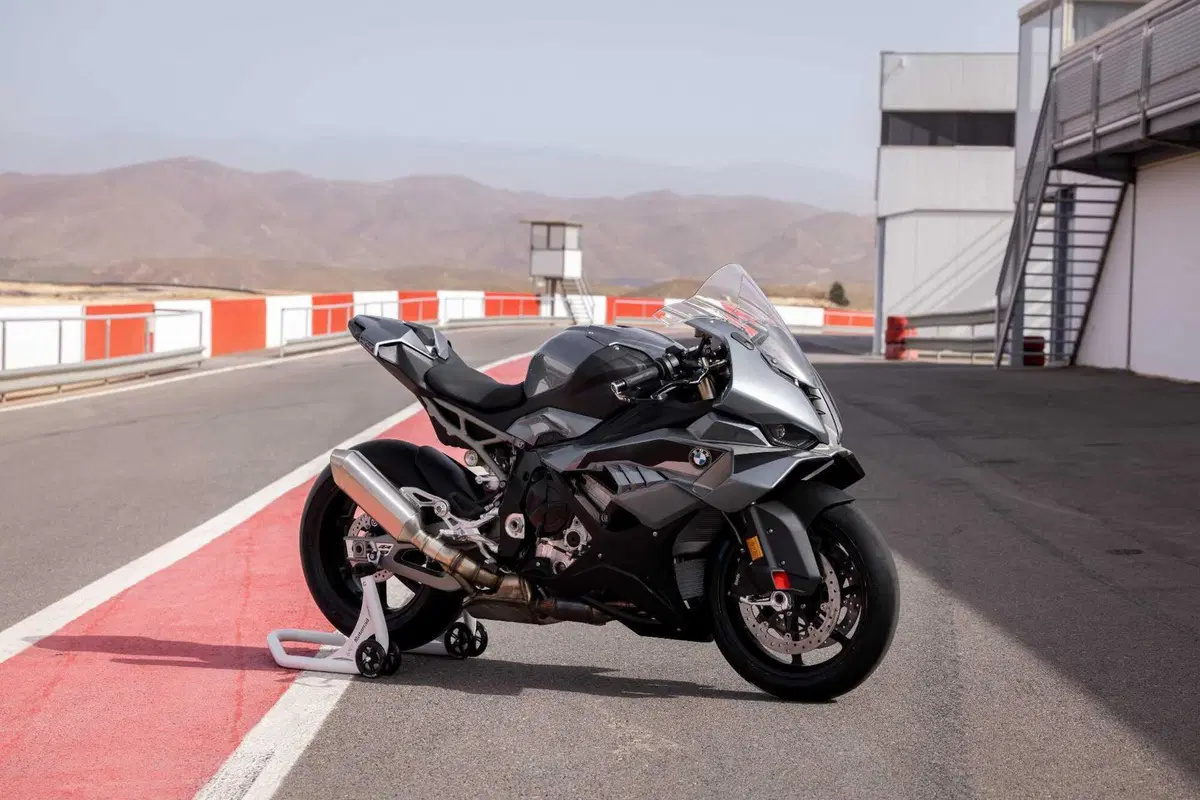 Nuove BMW M 1000 RR 2025, BMW S 1000 RR 2025 [GALLERY] (3)