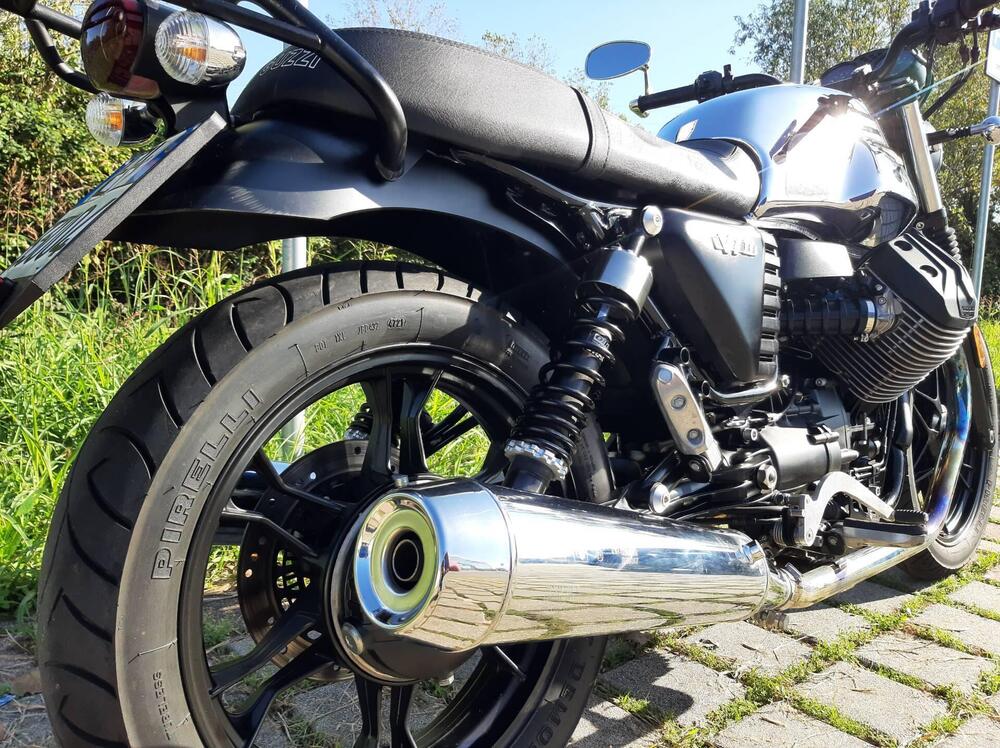 Moto Guzzi V7 II Stone (2015 - 17) (3)