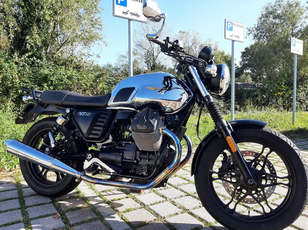 Moto Guzzi V7 II Stone (2015 - 17) (4)