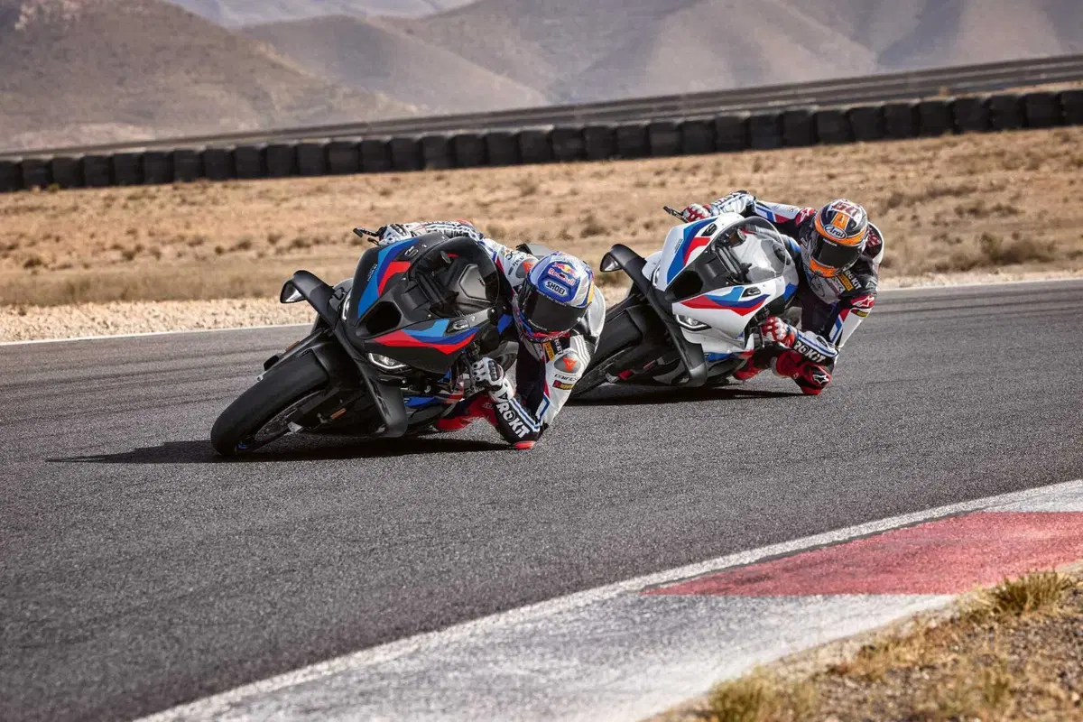 Nuove BMW M 1000 RR 2025, BMW S 1000 RR 2025 [GALLERY]